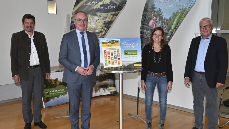 v.l.n.r.: neuer Obmann Bgm. Mag. Werner Krammer (Stadt Waidhofen/Ybbs), LH-Stellv. Dr. Stephan Pernkopf, Melanie Labner BSc MA (Naturpark), Mag. Wolfgang Mair (ehem. Obmann)., ©  NLK Reinberger